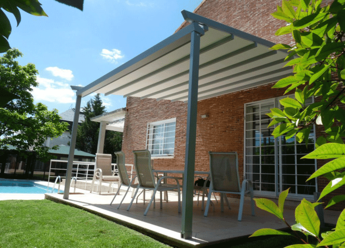 Pergola à toile enroulable ou rétractable